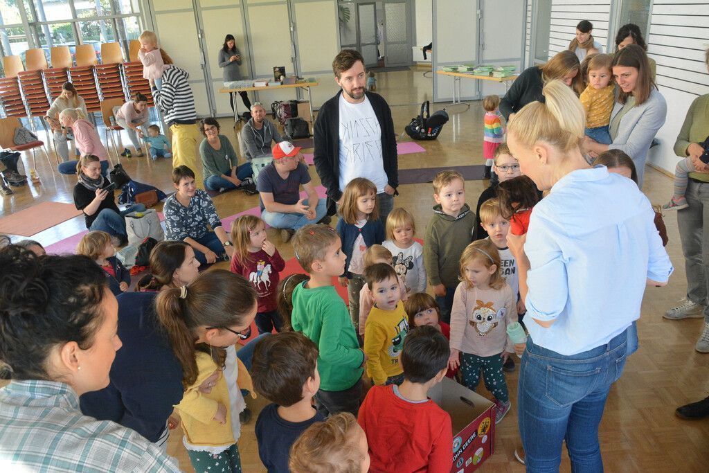Bücherspende an Purzelbaum-Gruppen