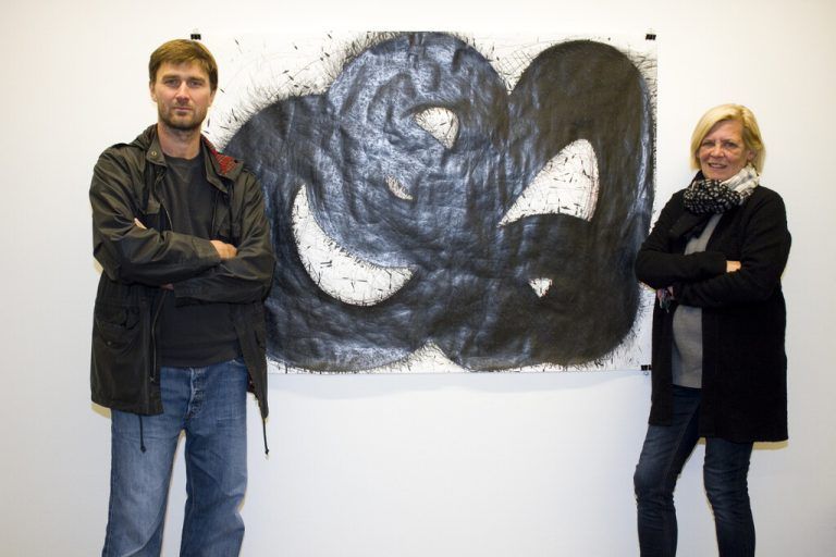 Künstler Rouven Dürr und Galeristin Andrea Romagna-Miessgang. Franc