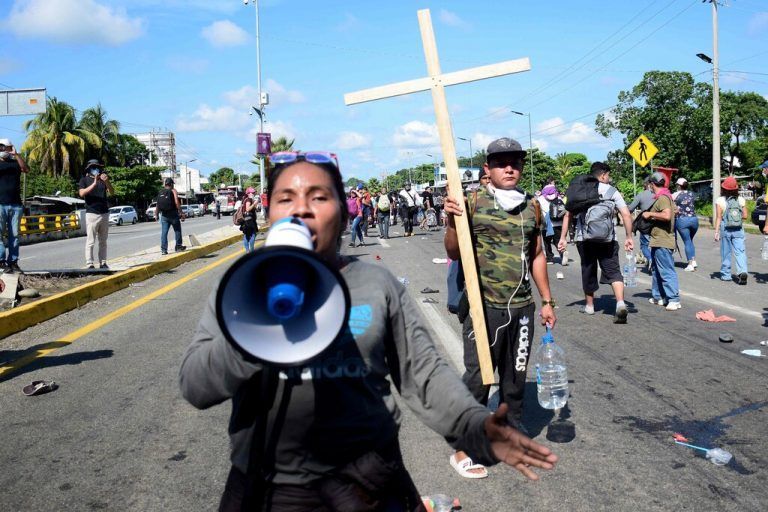Migranten marschieren lautstark nach Mexiko-Stadt, um Asyl im Bundesstaat Chiapas in Mexiko beantragen zu können. AFP