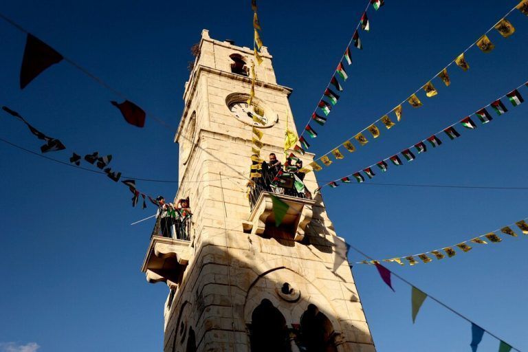 Palästinenser feierten im und rund um den Manara-Uhrturm im Westjordanland den Geburtstag des Propheten Mohammed. AFP