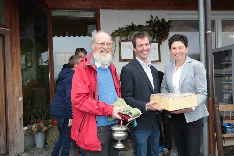 Pfr. Josef Walter, Abgeordneter Bernhard Feuerstein, Andrea Schwarzmann.
