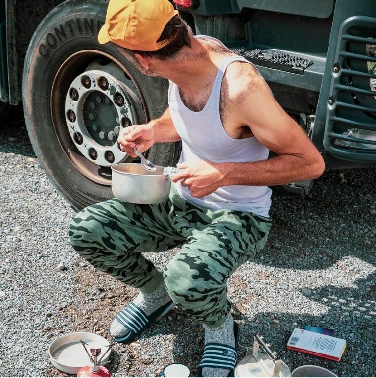 „Truck Stop“ ein Stück über Grenzen – innere und äußere, nationale und emotionale. Café Fuerte