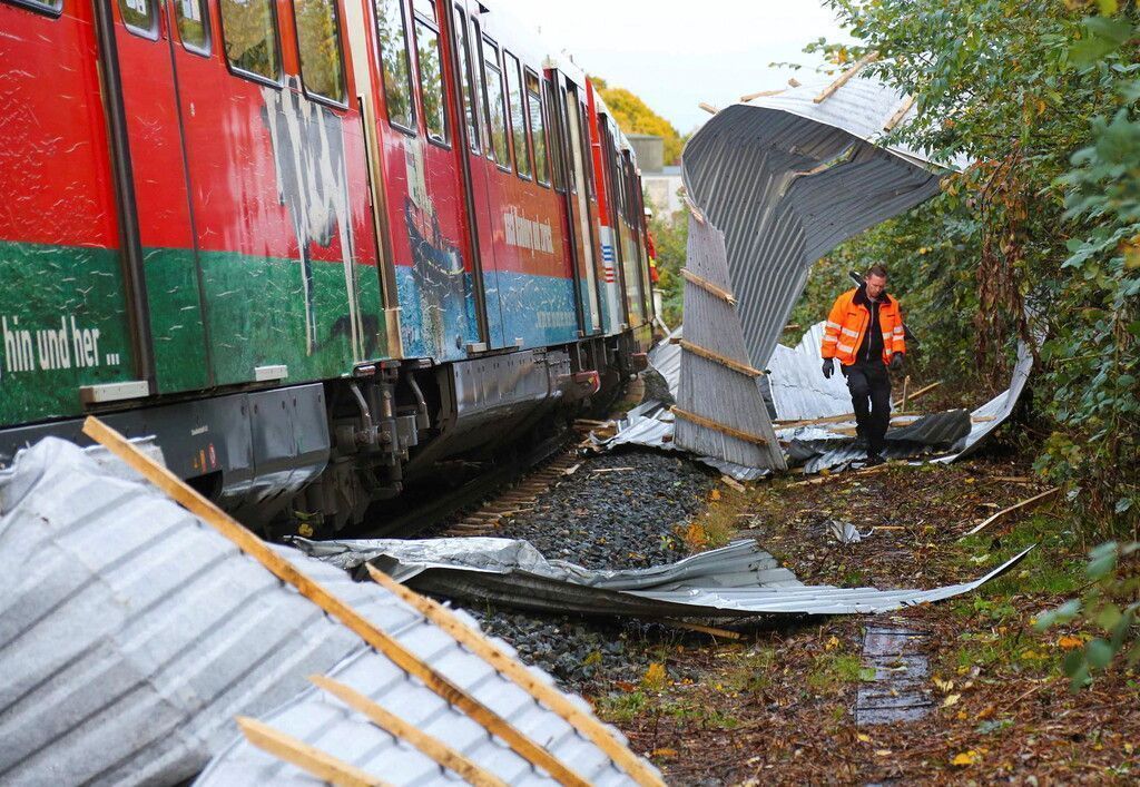 &#8220;Ignatz&#8221; fegt über Deutschland und sorgt für Bahnchaos