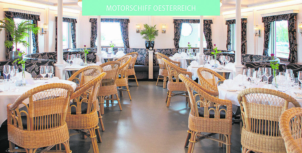 Martinigans an Bord der Oesterreich genießen