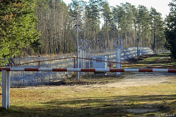Belarus-Grenze: EU und Nato: Solidarität mit Oststaaten