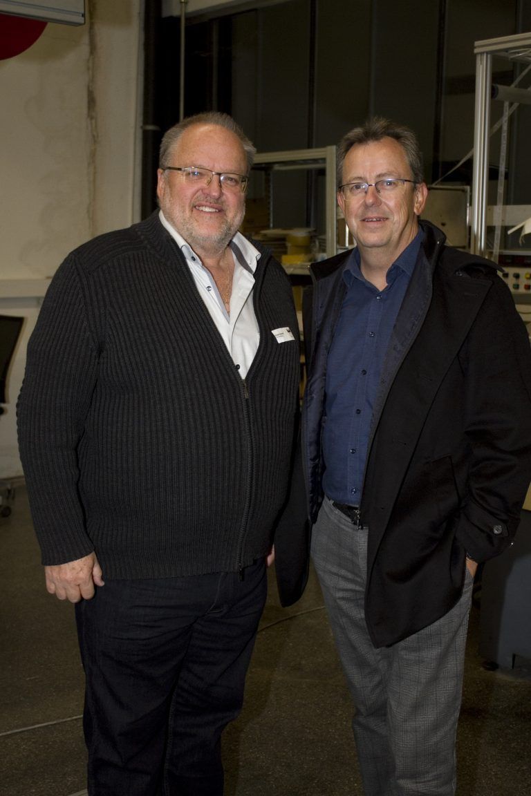 Ernst Schmid (l.) und Wolfgang Frick bei der Betriebsbesichtigung.