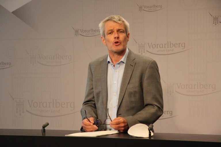 Pressekonferenz Land Vorarlberg „Bitte impfen! Gilt auch im Sommer – Wechsel zu neuem Terminbuchungssystem; Delta-Variante erfordert vollen Impfschutz“, mit Landesrätin Martina Rüscher, Burkhard Walla (Vizepräsident der Ärztekammer Vorarlberg), Sebastian Wöß (Impfkoordinator des Landes Vorarlberg) und Wolfgang Grabher (Sanitätsdirektor des Landes Vorarlberg)