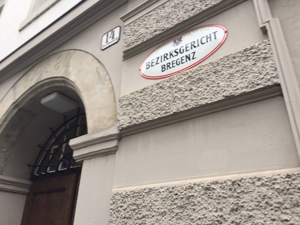Bezirksgericht: Der Freund lag tot im Bett, weil…