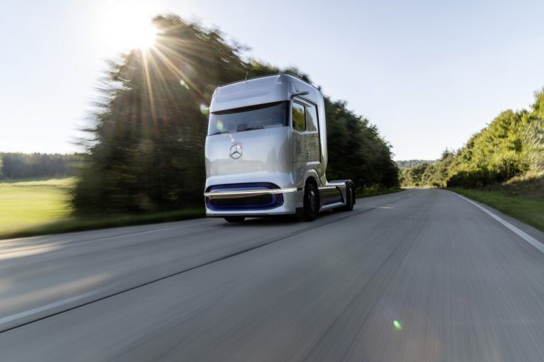 Auch der Mercedes Benz GenH2 Truck braucht dringend Chips. FA