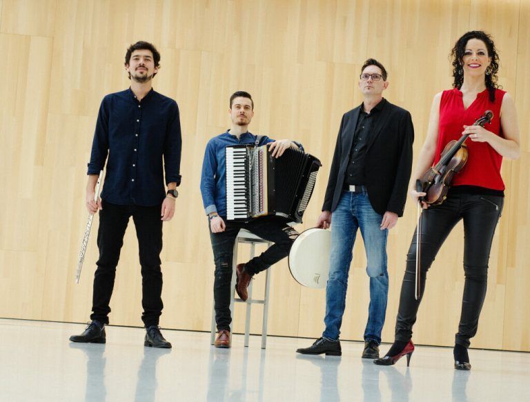 „Caminos nuevos“ interpretiert den Tango neu. Am Samstag treten die vier Musiker im Nenzinger Ramschwagsaal auf.Marcello Girardelli