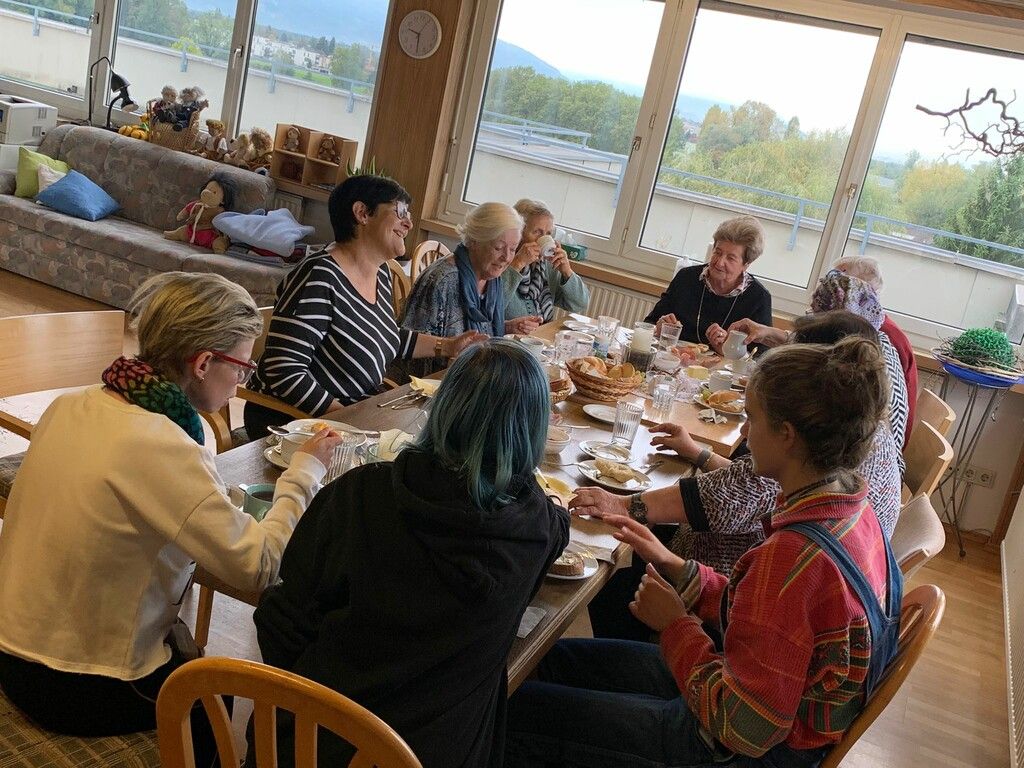 Seniorenfrühstück mit Kunstkurieren