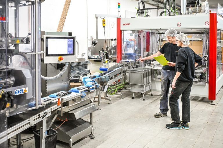 Der Bludescher Kaffee- und Heißgetränke-Spezialist Hämmerle Kaffee investiert 800.000 Euro in zwei neue Verpackungsmaschinen. FA/Mittelberger