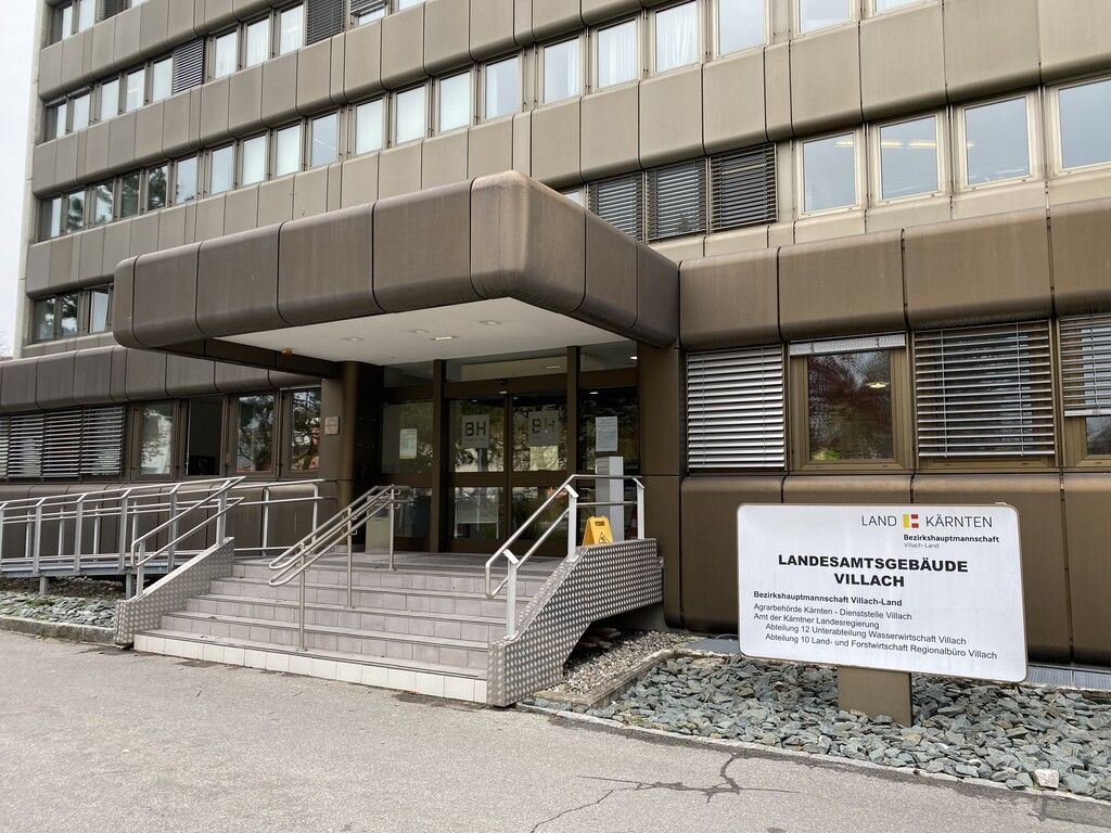 Frauenleiche vor Gebäude der BH in Villach abgelegt