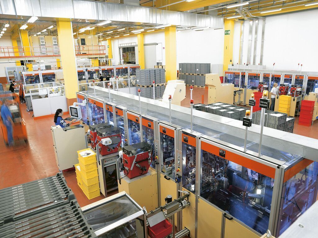 Ungewisse Zukunft: Beschlägefirma Blum drosselt Produktion in Teilbereichen. »D1