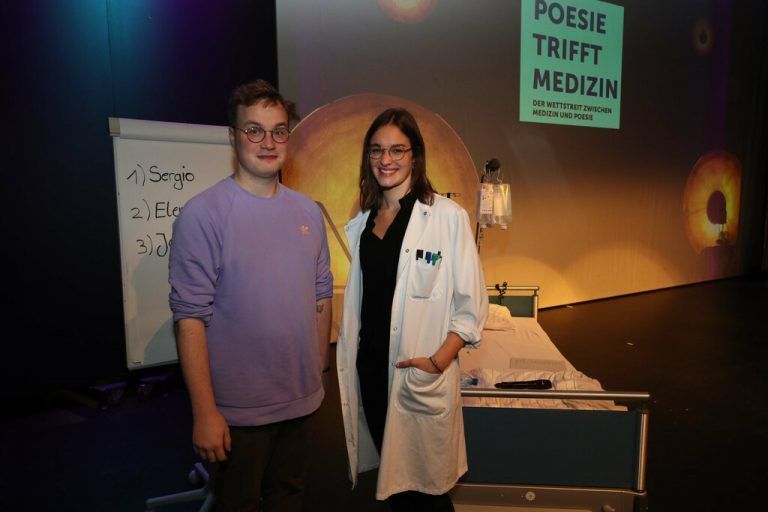 <p class="caption">DJ Benni Warmuth und Co-Moderatorin Sarah Hörburger.<span class="media-container dcx_media_rtab" data-dcx_media_config="{}" data-dcx_media_type="rtab"> </span></p>