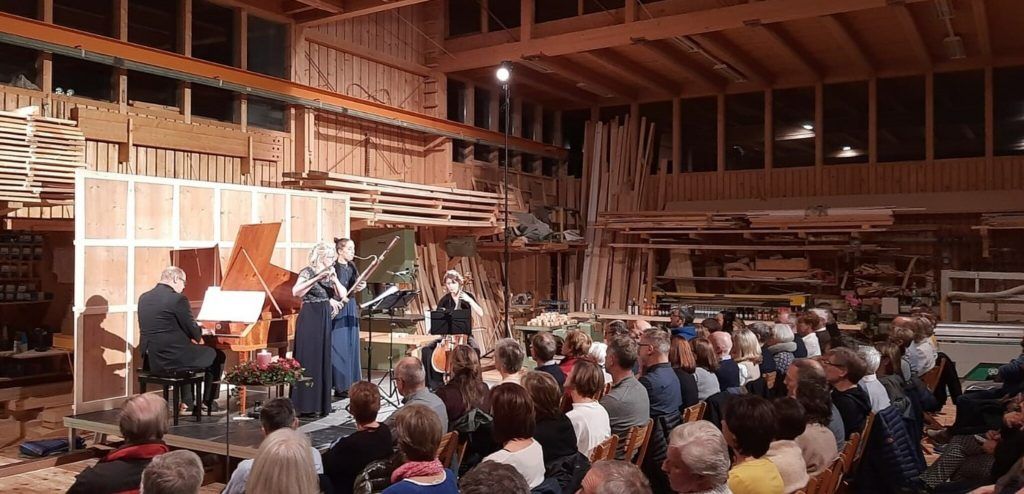 Zwischen Balken und Brettern