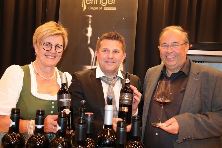 Marie-Luise Dietrich, Winzer Robert Keringer und Walter Pfanner.