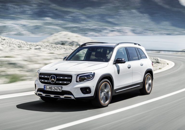 Mercedes-Benz GLB: gerade noch Kompaktformat. Er kann bis zu sieben Personen transportieren, in den Fondreihen sind vier Kindersitze montierbar.