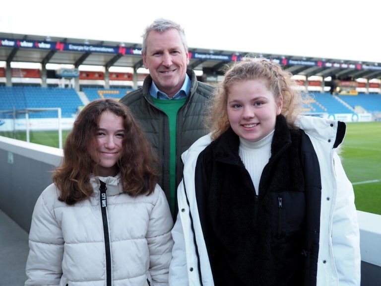 Michael Fichter (FC Kennelbach) mit Sarah Achleitner und Anna-Lena Grabher-Meyer.