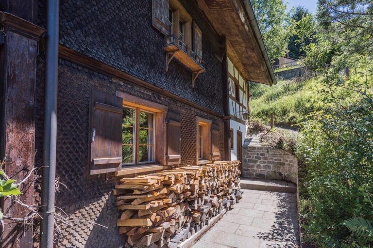 Noch zu haben: Ein Bauernhaus aus dem Jahr 1703 in Schruns mit 175 Quadratmetern Wohnfläche. Kaufpreis: 1,35 Millionen Euro. Engel&Völkers