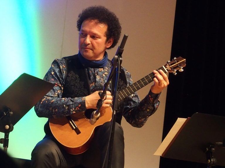 Silfredo Pérez gastiert im Rahmen der von ihm initiierten Reihe „Gitarre Ambach“ in Götzis. Pérez/VN