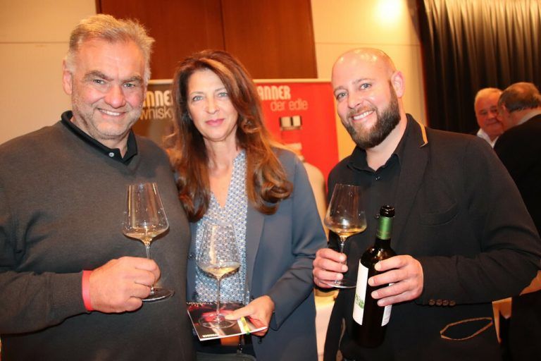 Thomas und Sabine Rohner mit Boris Gehrer (Vertriebsleiter).