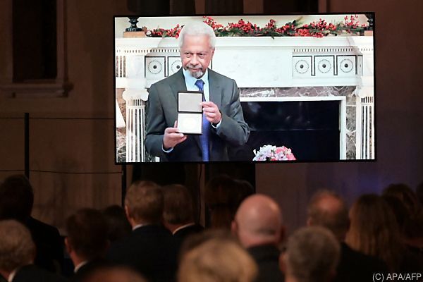 Tansanischer Autor Gurnah bei Nobelpreiszeremonie geehrt