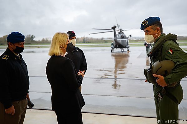 Verteidigungsministerium unterzeichnet Hubschraubervertrag