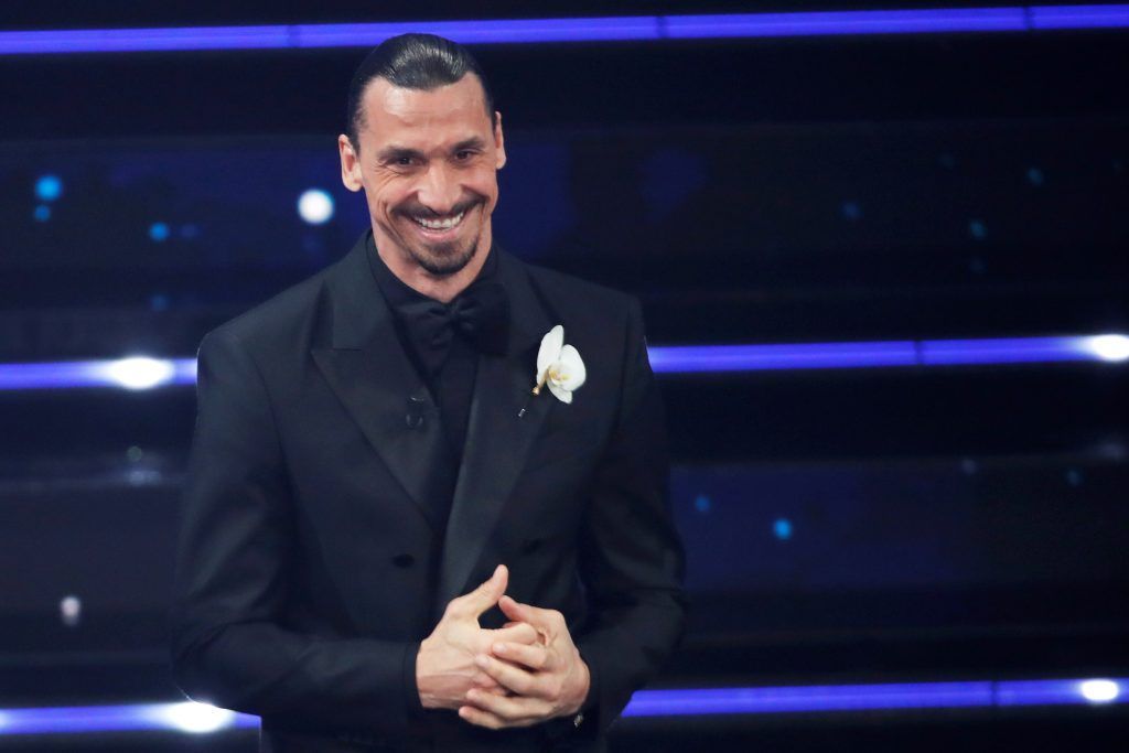 Fußballer mit großer Klappe und goldenen Füßen