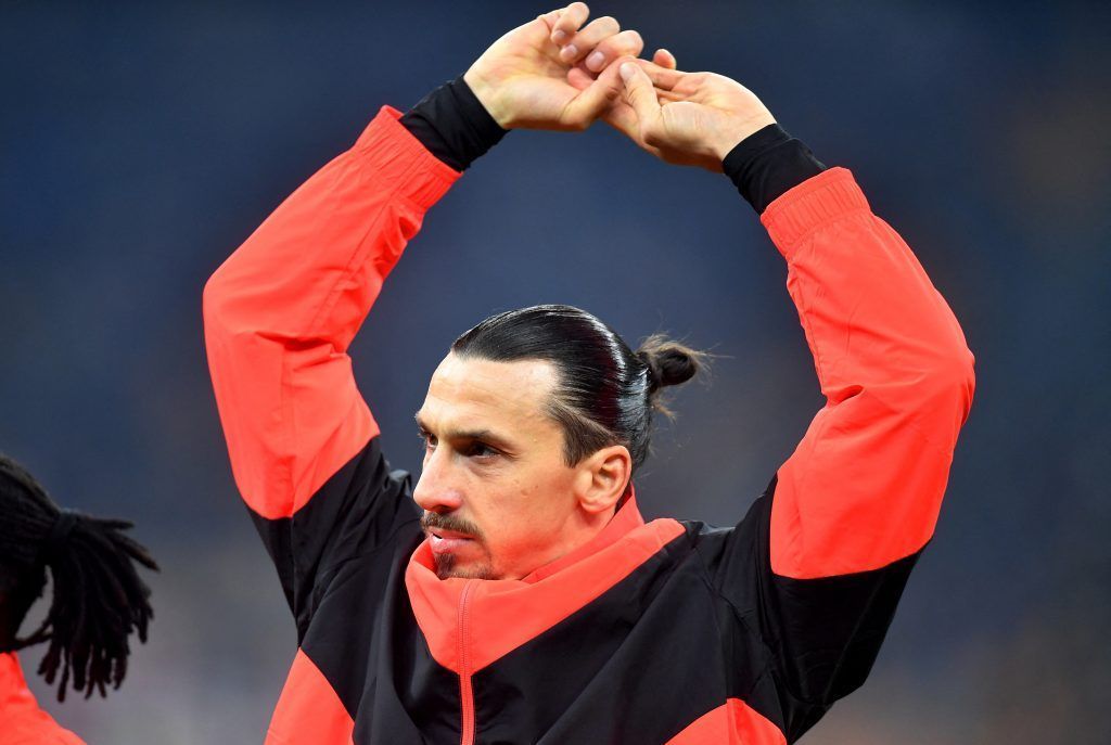 Fußballer mit großer Klappe und goldenen Füßen