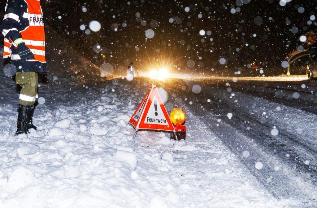 Unfälle und Lawinengefahr durch Schnee in Österreich