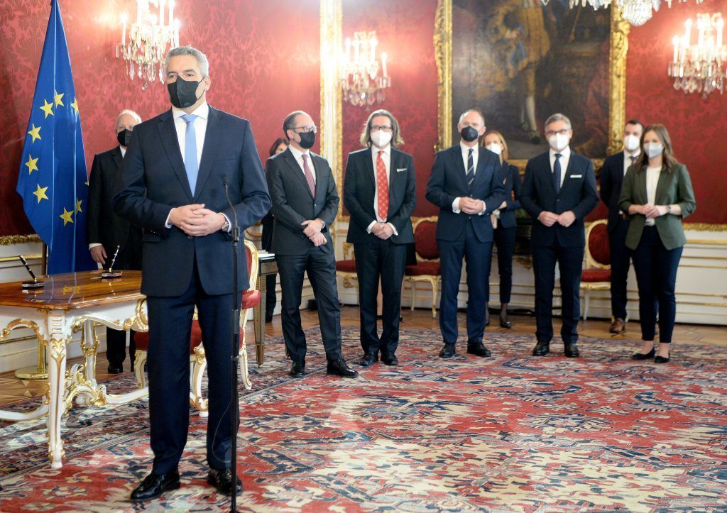 Nehammer und neue Minister von Van der Bellen angelobt