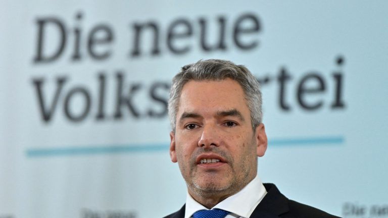 <span class="copyright">apa</span>