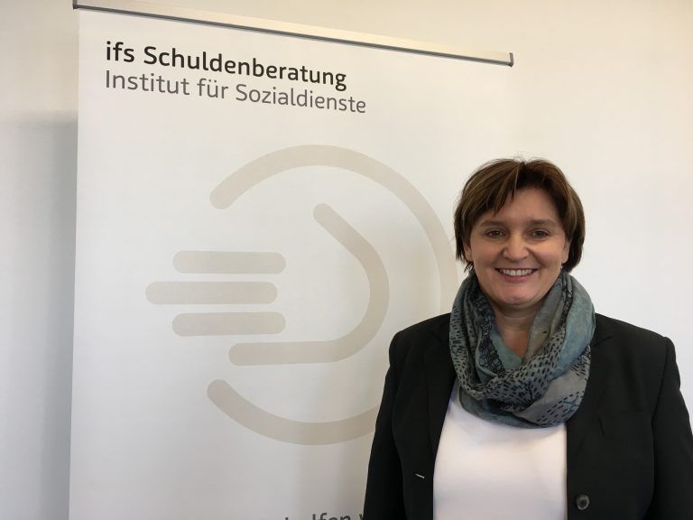 Simone Strehle-Hechenberger leitet die Schuldenberatung am Institut für Sozialdienste. <span class="copyright">VOL.at/Mirjam Mayer</span>