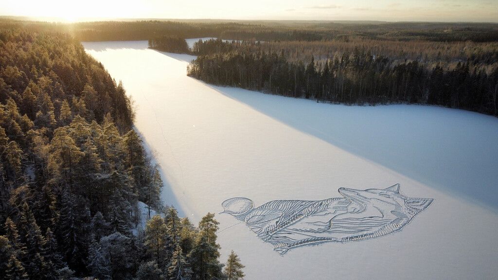 Finne entwirft eisige Kunst auf See