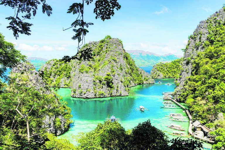 Der Barracuda Lake auf Coron Island ist nicht nur unter Wasser beeindruckend. Auch Nicht-Taucher haben hier eine spektakuläre Aussicht.Shutterstock