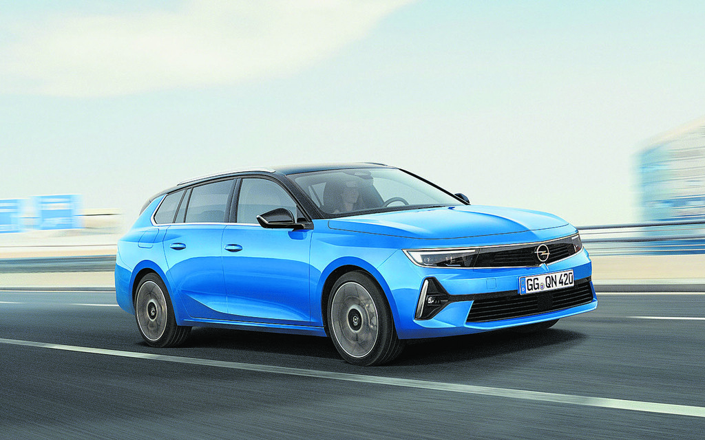 Autonews der Woche Die Kombiversion des Opel Astra steht in den Startlöchern / Mehr Reichweite für elektrische Peugeots / Modellpflege für den Skoda Karoq