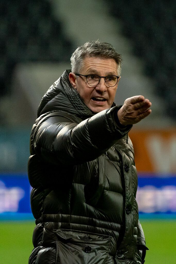 SCR Altach trennt sich von Cheftrainer Canadi &#8211; mit vielen Nebengeräuschen. »C1