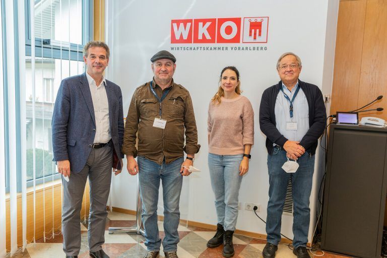 IMPFAKTION Bei der mobilen Impfaktion der Wirtschaftskammer Vorarlberg nutzten über 120 Personen aus Vorarlberger Betrieben die Möglichkeit für einen Nadelstich. „Unser Dank gilt dem Land und vor allem dem Hilfsteam für den heutigen Einsatz bei uns in der Wirtschaftskammer“, betont WKV-Direktor Christoph Jenny.