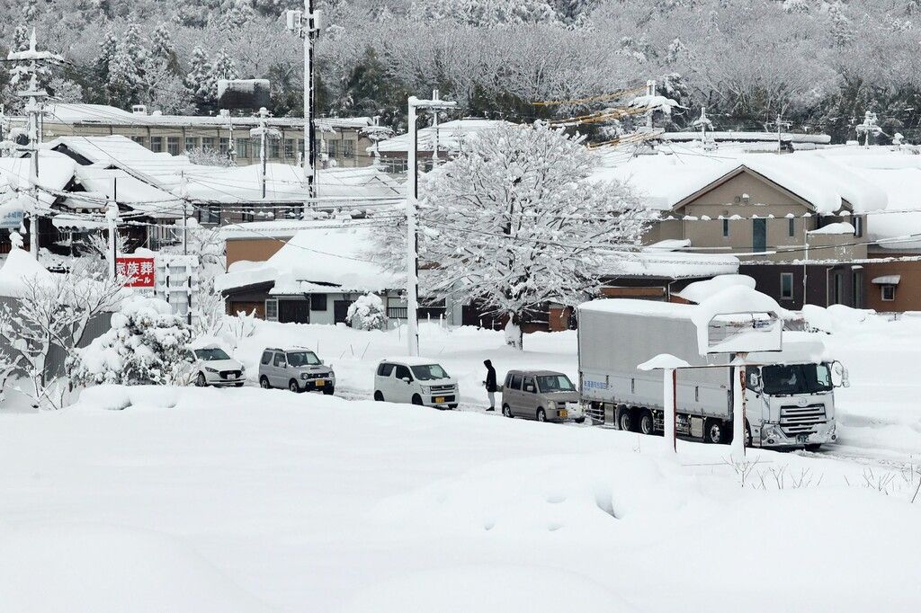 Schneefälle sorgen für Chaos in Japan