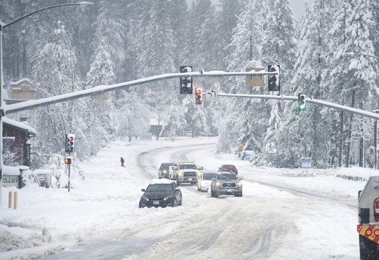 In Teilen Nordkaliforniens und Nevadas waren Straßen kaum passierbar.AP