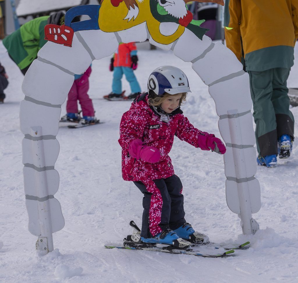 Viel Spaß im Schnee für die Kinder in Schetteregg