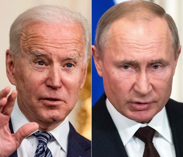 Russischer Präsident Vladimir Putin (r.) sucht jetzt offenbar ein persönliches Gespräch mit US-Präsident Joe Biden. AFP
