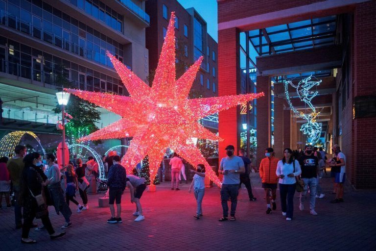 Weihnachtliche Dekoration sorgt in Melrose Arch im südafrikanischen Johannesburg für festliche Stimmung. AFP
