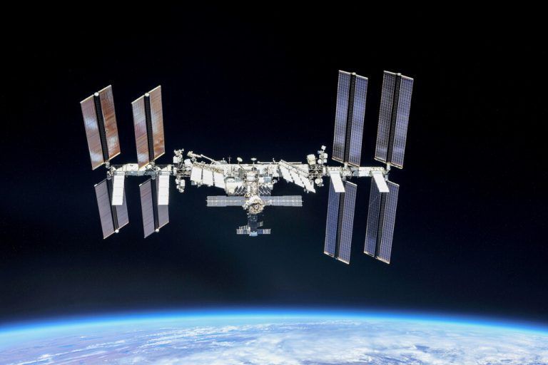 Weltraumschrott wird immer mehr zur Gefahr für die Besatzung der ISS. RTS