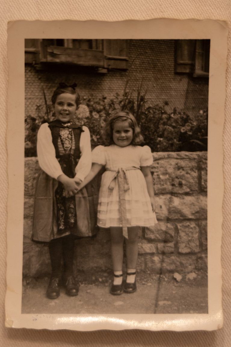 Bereits als Kind trug Annemarie (l.)  gerne Tracht. 