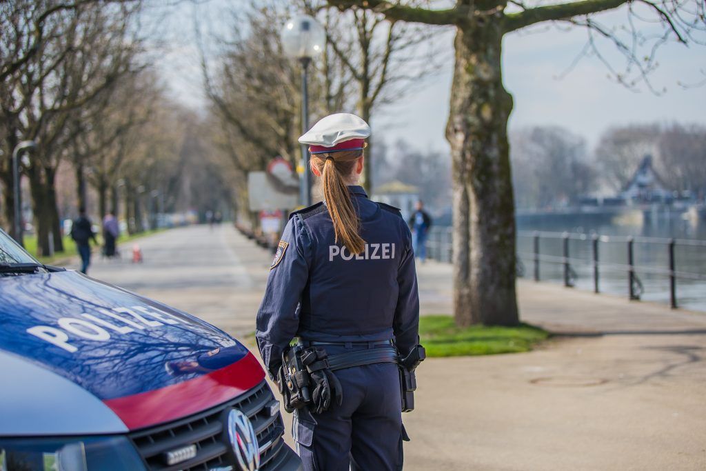 Aus dem Bezirksgericht: Wütende Joggerin beflegelte Polizisten