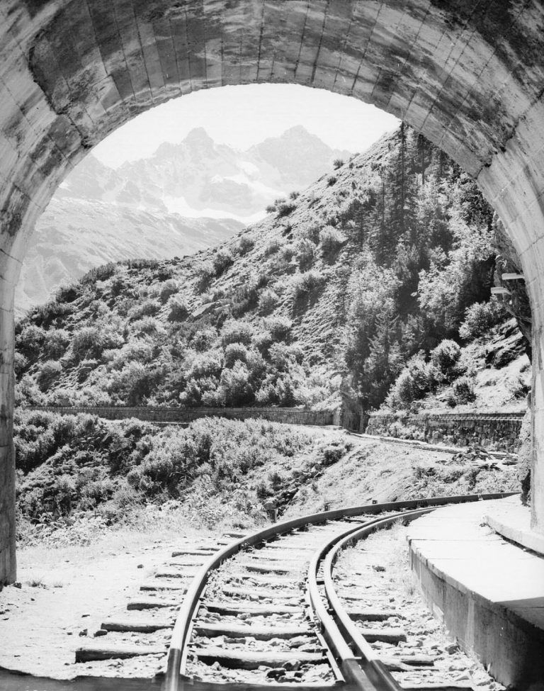 Die Strecke führte durch mehrere Tunnels und Lawinenverbauungen und stieß beim Vermuntsee wieder auf die Straße.