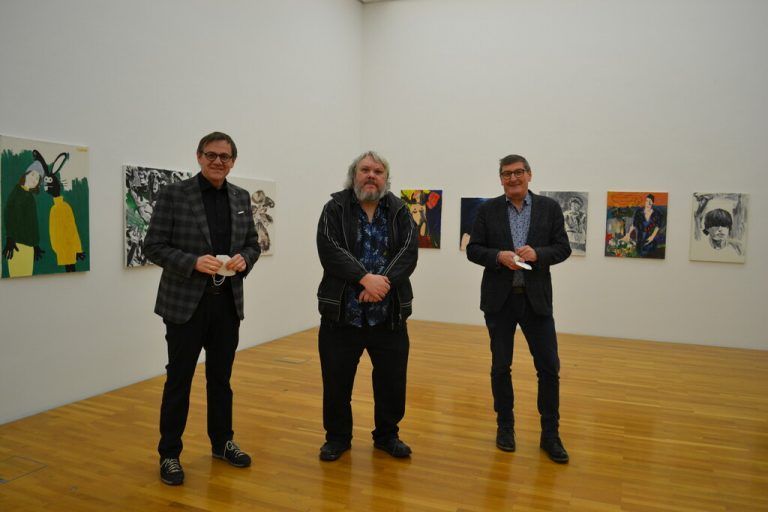Abgeordneter Christoph Thoma (l.) mit Künstler Thomas Hoor und Kulturvereinsobmann Wolfgang Maurer (allerArt). Bischof