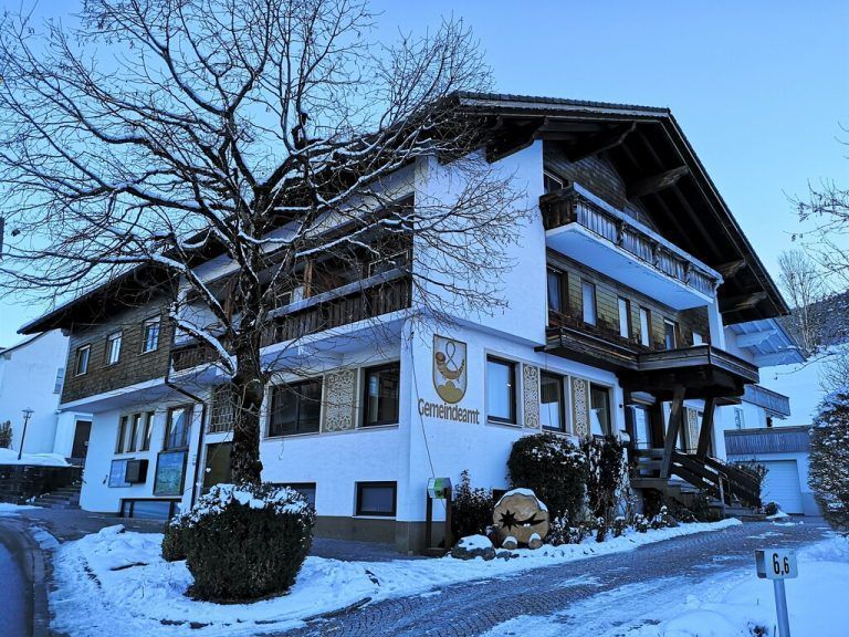 Beim Gemeindeamt steht die Sanierung der Außenfassade an.